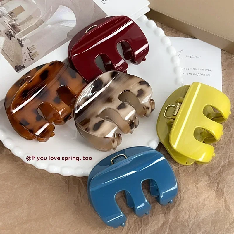 1pc Semplice Moda di medie dimensioni Artiglio dei capelli Zucca Grab Clip Versatile Shark Clip Tornante Nuovo Mezza cravatta Clip di capelli Ornamento di gioielli