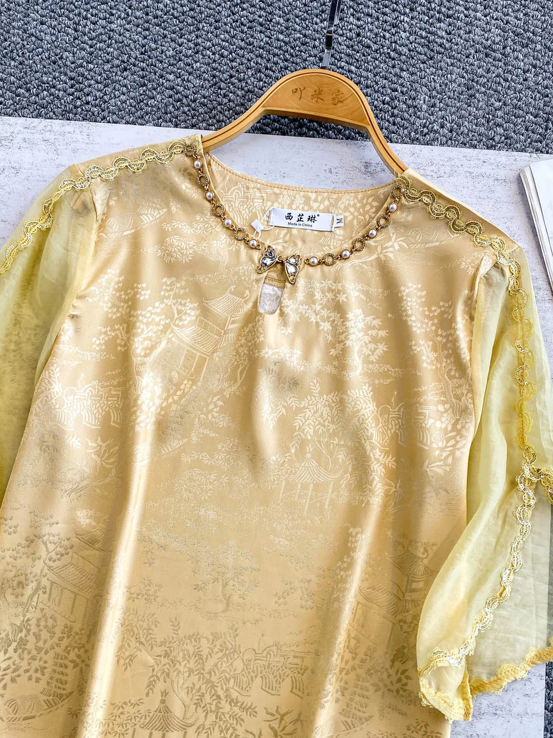 تي شيرت ريترو كورت Sle مستدير Ne تي شيرت نسائي عالي الجودة من الساتان المطرز المرقعة Me خمسة أرباع Sve Top Ele Feeling