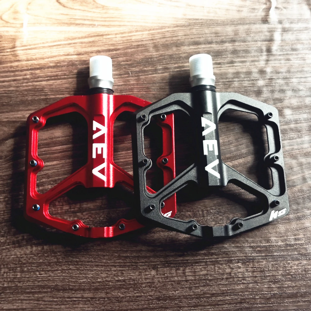 

New Flat Non-slip Mountain Road Cycling Bicycle Bike Pedal 3 Sealed Bearings 9/16in CNC Aluminum alloy Pedal
