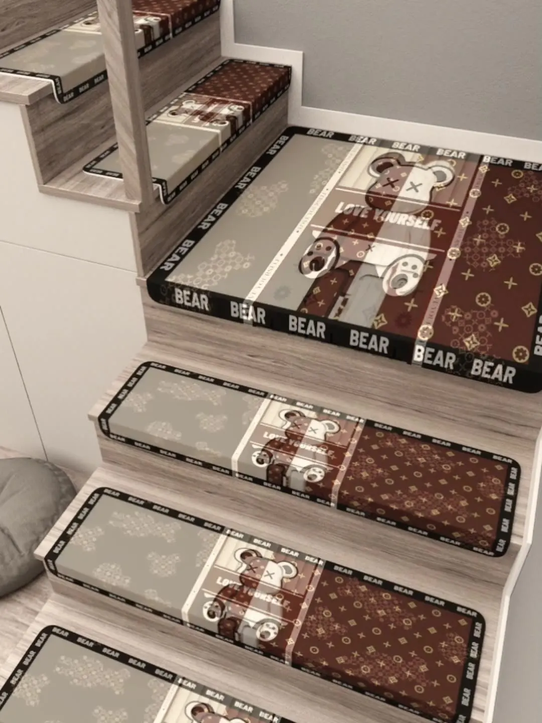

Eco-friendly Indoor Staircase Self Adhesive Stair Rug Bear Modern PVC Decorative Stair Step Mats Non-Slip Stain-Resistant Carpet