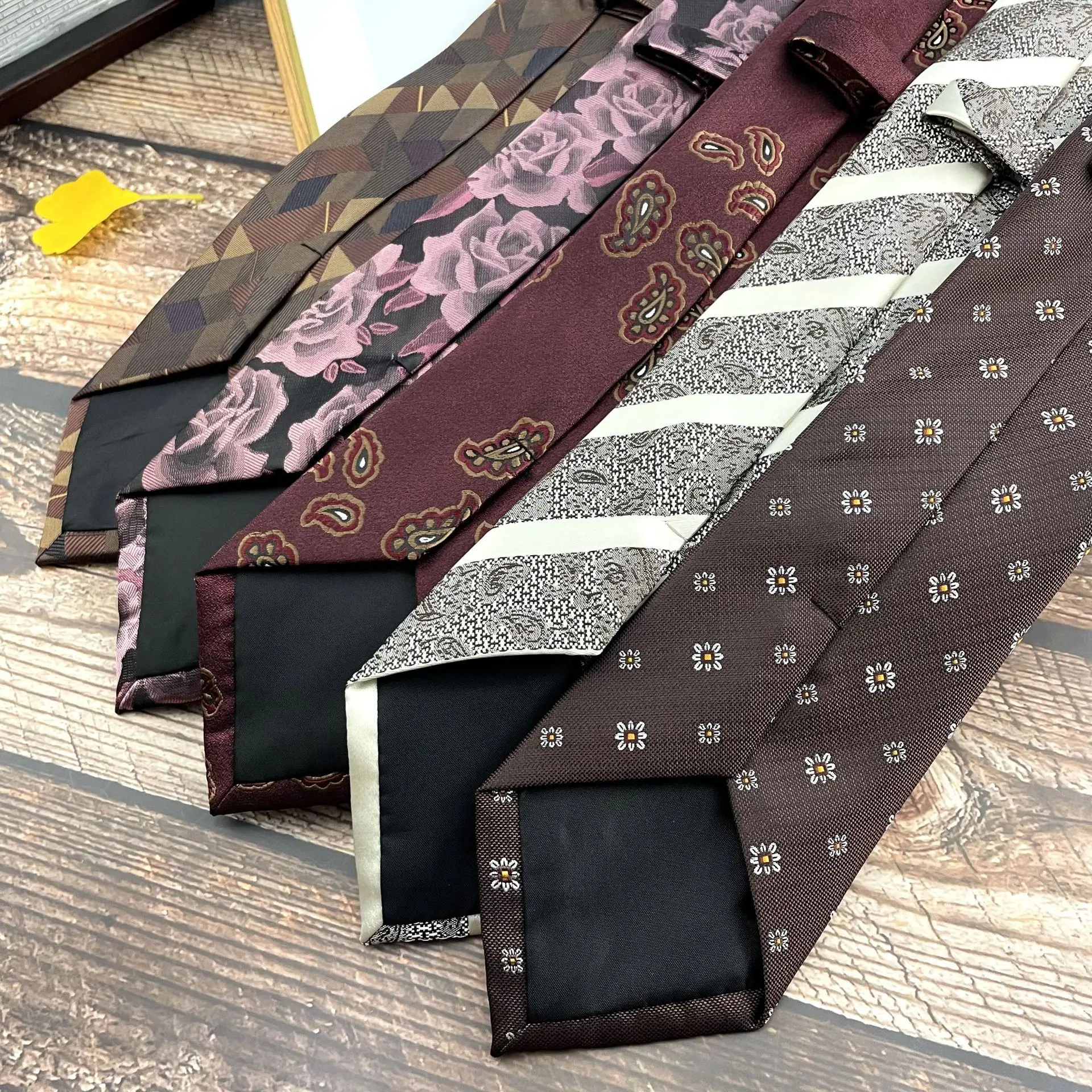 New Melad color gentleman 8CM formal business tie men's Korean retro pattern red brown coffee