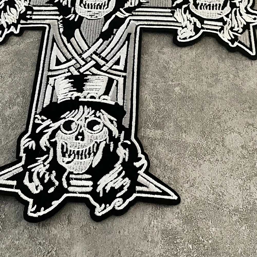 Duży punkowy podwójny pistolet róża Gunhua zespół haftowana naszywka z tkaniny motocykl rycerz ubrania dekoracja plecak taktyczny naklejki