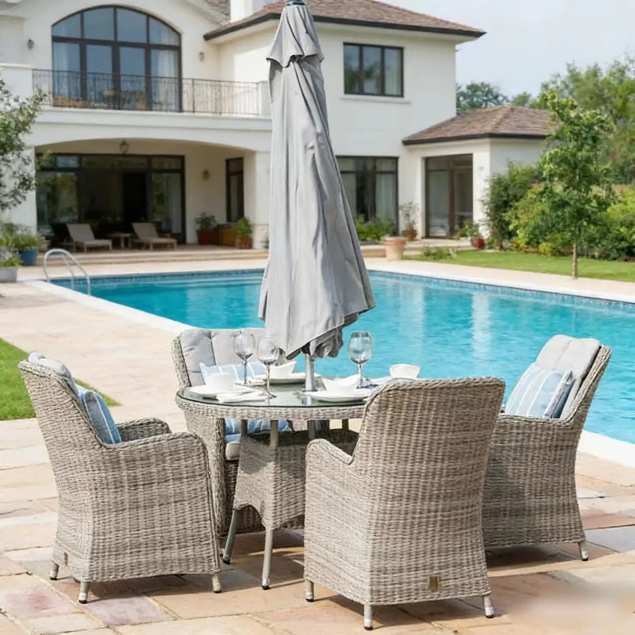 Fashion style hot sales 4pcs chairs and 1 table rattan wicker outdoor dinning set