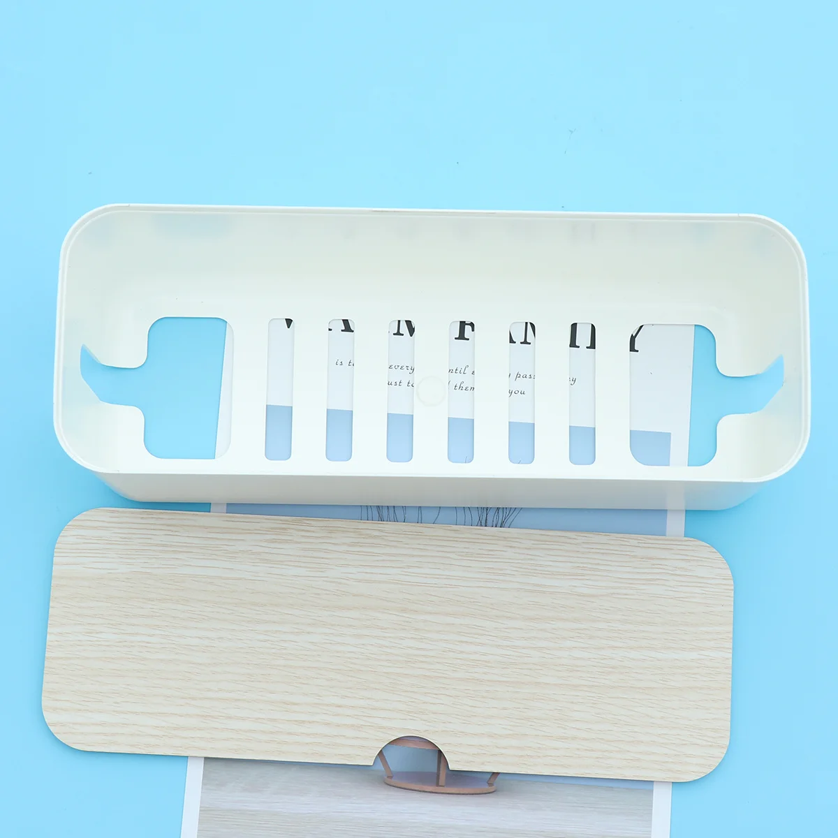 กล่องเก็บสายไฟแบบติดผนัง 1 ชิ้น สีขาว สำหรับจัดระเบียบสายไฟ ปลั๊กพ่วง สายชาร์จ