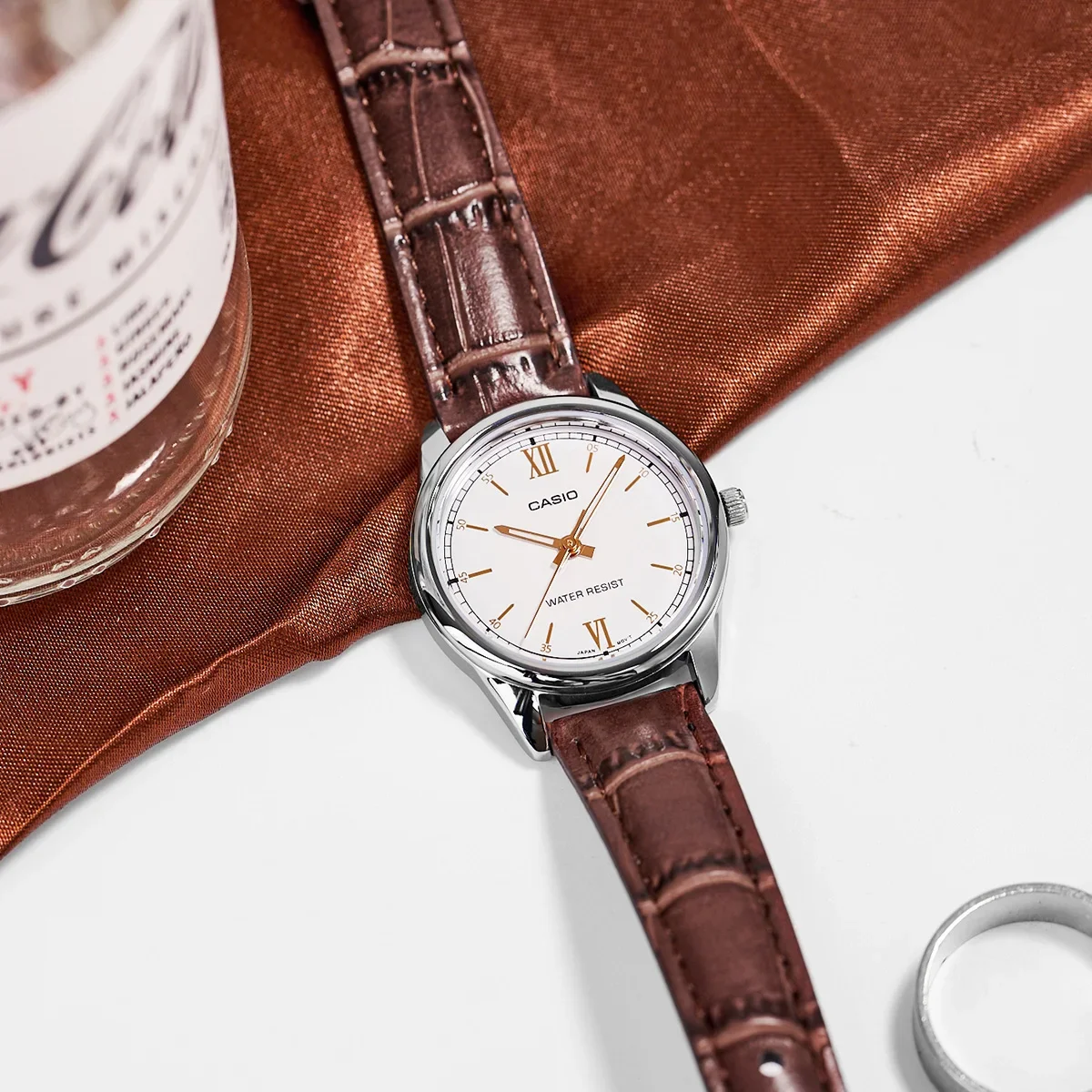 Reloj de cuarzo analógico para mujer CASIO serie LTP-V005L, correa de cuero de 28 mm, caja de acero inoxidable, reloj de pulsera resistente al agua hasta 30 m