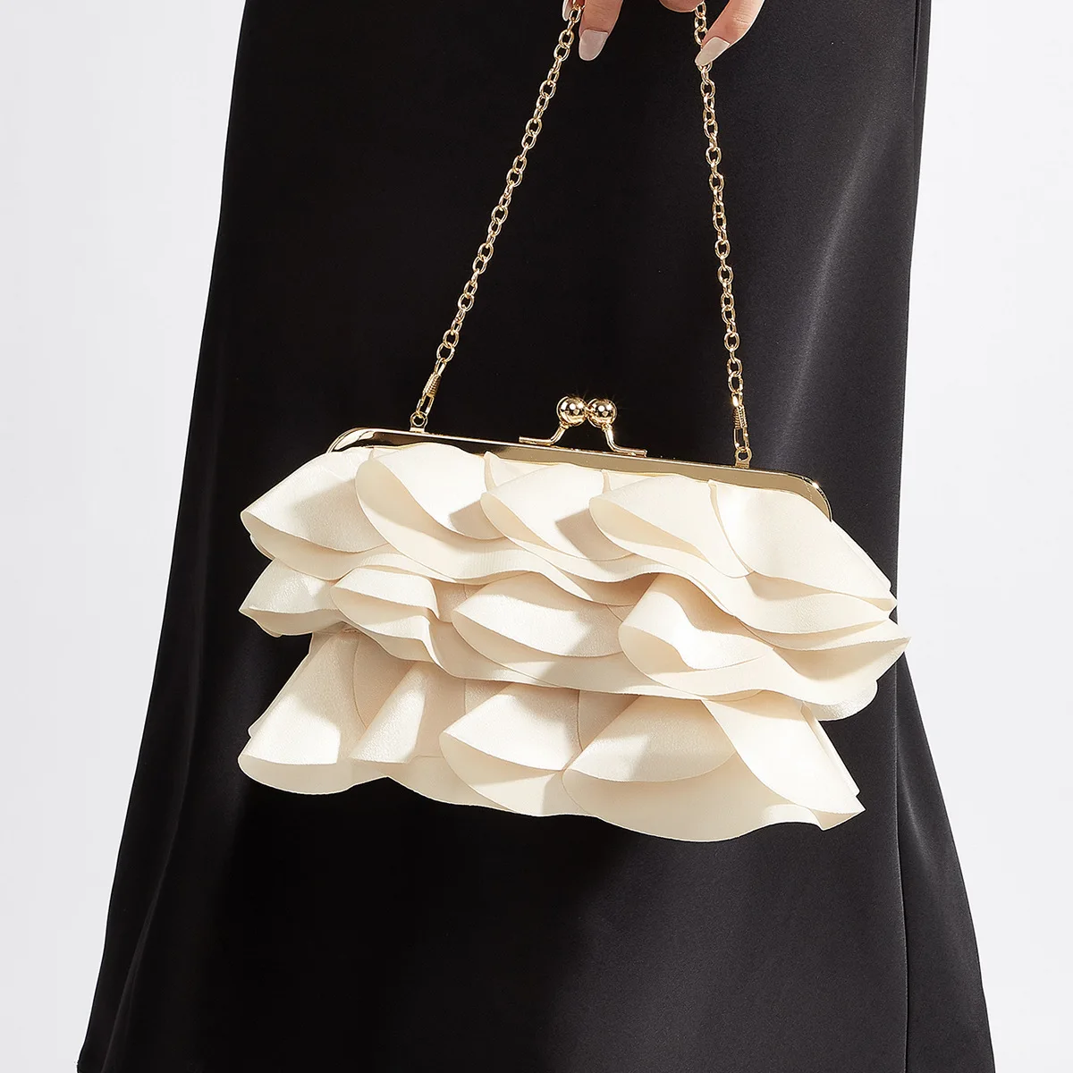 

New Solid Color Petal Pleated Cloud Shoulder Evening Bag With Chain Cute Style Bucket Evening Bag
