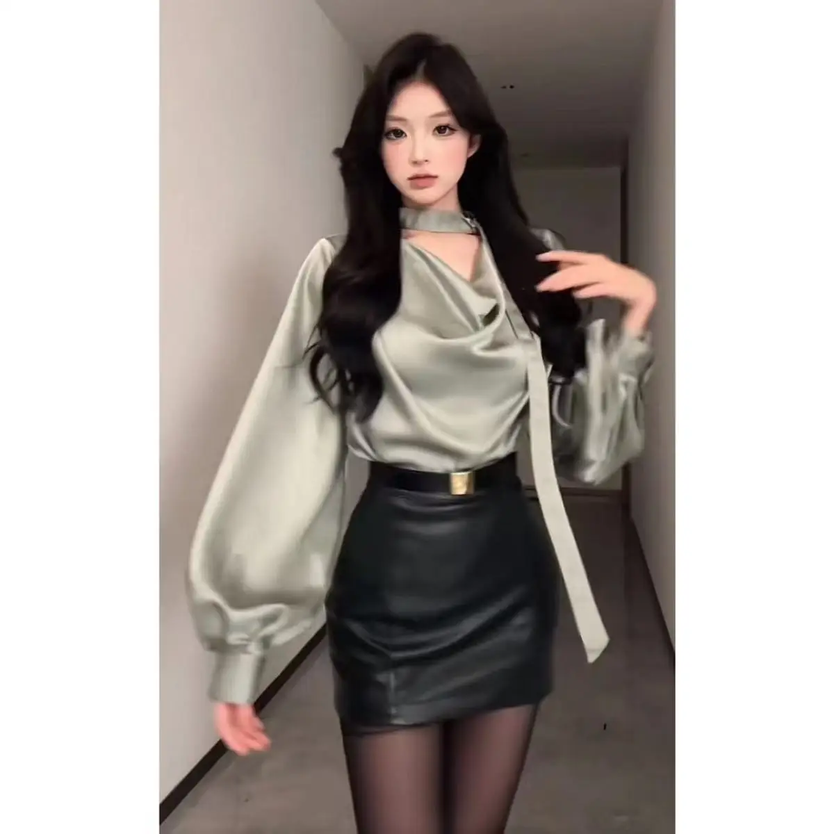 

2024 New Advanced Bean Green Glossy Shirt + Dark Green Leather Skirt Two-Piece Suit Fashion Design 2 Piece Sets Shine Outfit