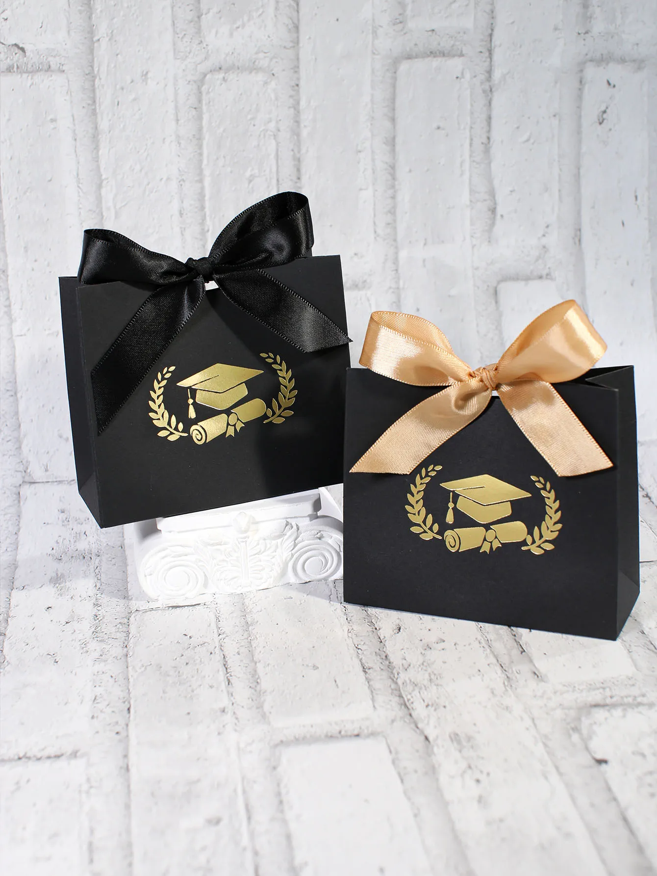 10 Stück Geschenkbox für die Abschlusssaison, schwarzgoldene Gedenk-Geschenktüte für den Abschluss, goldenes Junggesellenhut-Muster