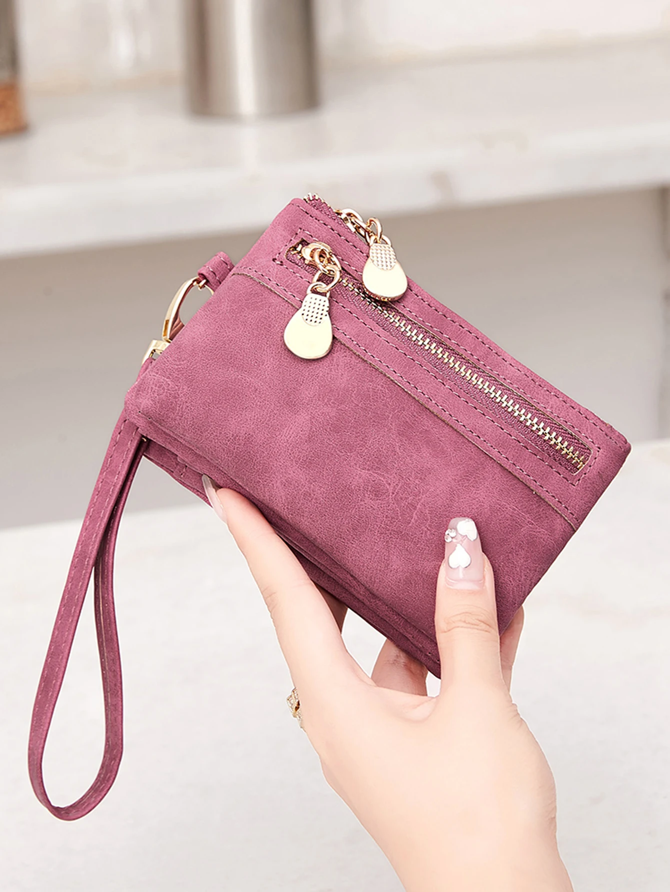Stilvolle Damen-Geldbörse aus mattem Leder, zweifach faltbar, kurze Clutch mit Handgelenkschlaufe, Münzbörse, Kreditkartenhalter, tragbare Taschengeldbörse
