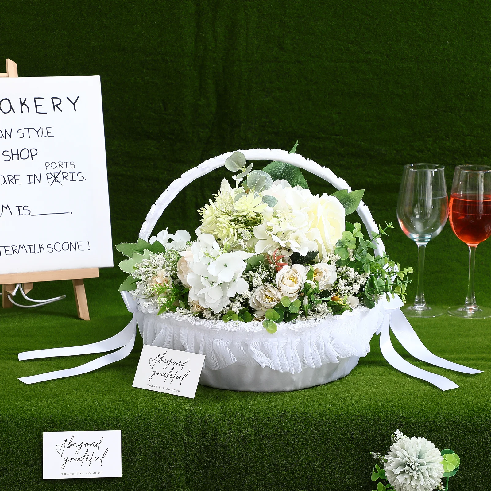 

1Pcs Lace Wedding Flower Basket Flower Handheld Basket Elegant Ceremony Decoration Romantic Banquet Petal Holder