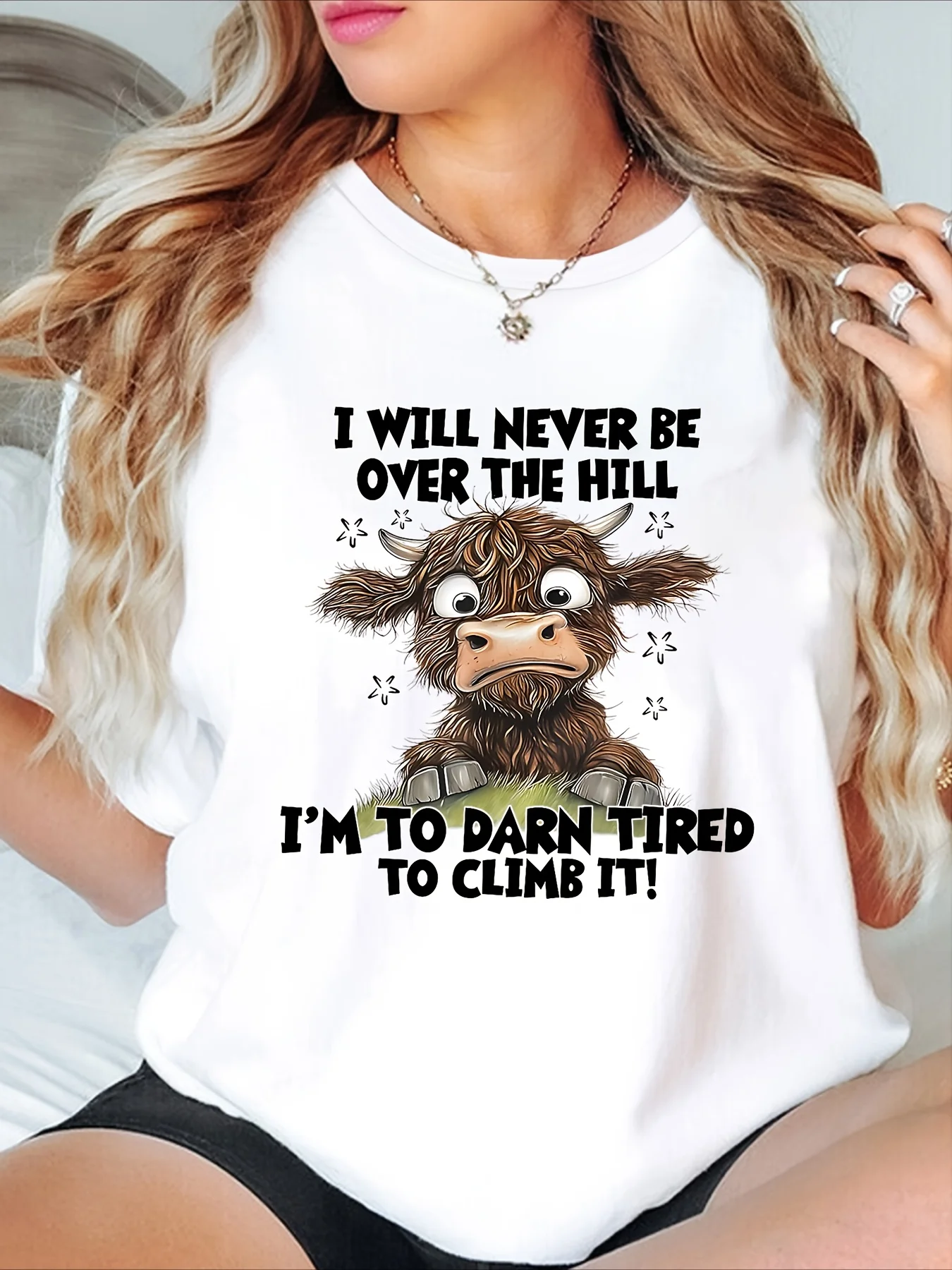 Camiseta feminina casual com gola redonda e estampa de vaca assustada de desenho animado, tecido de poliéster, tops respiráveis de verão de estiramento médio