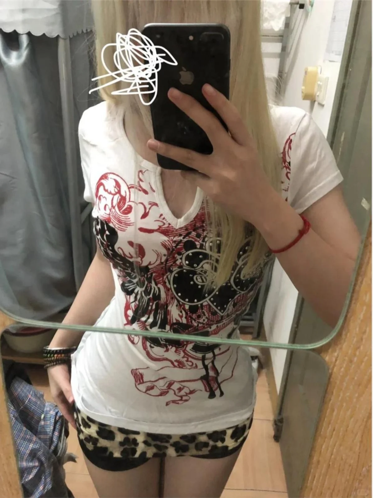 아메리칸 Y2K 디자인 V 넥 반팔 티셔츠 여성 여름 순수한 욕망 슬림 피트 짧은 프린트 스위트 앤 스파이시 탑 이미지 2