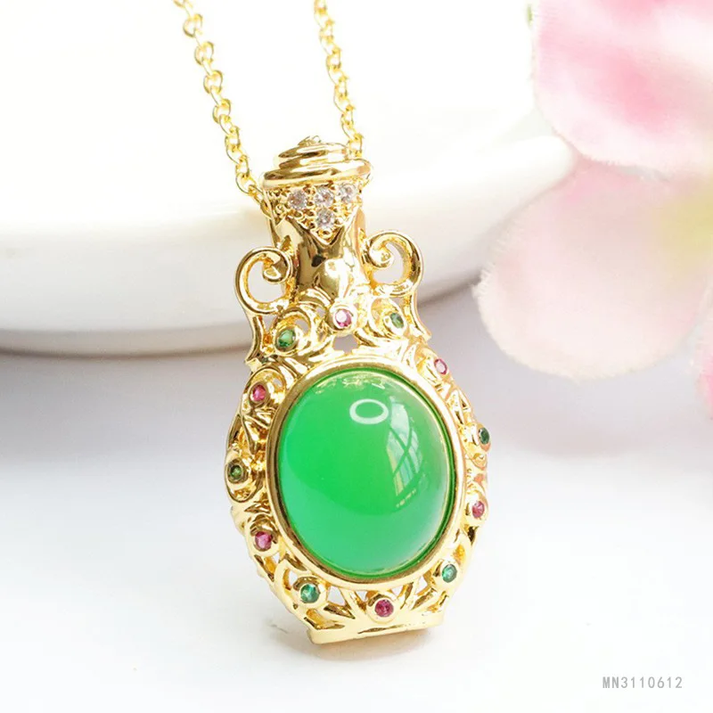 

Подвеска в виде бутылки из натурального зеленого агата, колье из халцедона, этнический стиль