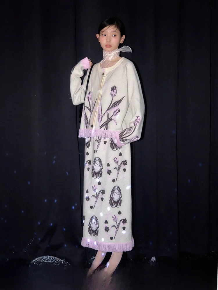 

Комплект: кардиган-свитер с бахромой и юбка, оригинальный дизайн, розовый, длинный рукав, круглый вырез, вязаная одежда для повседневной носки