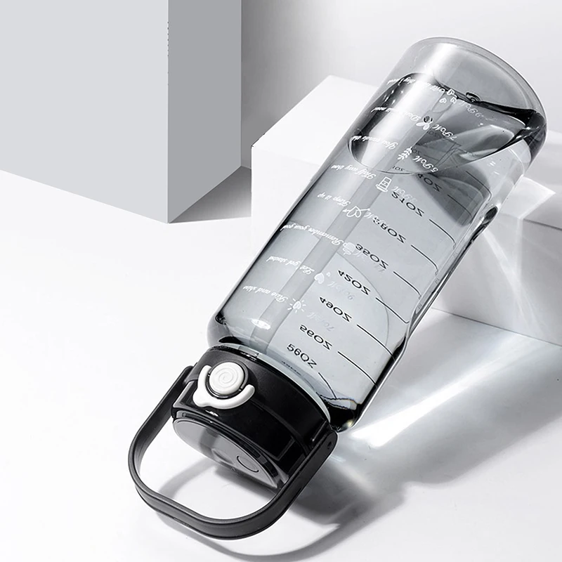 [Xe] Garrafa de água esportiva com canudo de 1,5/2 litros com escala de plástico verão suco frio copo de água garrafas de viagem portáteis de grande capacidade