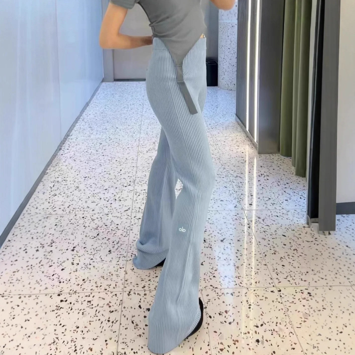 Damskie dzianinowe spodnie z wysokim stanem, rozszerzane, z szerokimi nogawkami, długie, wyszczuplające, do ziemi, lekko rozszerzane, codzienne.