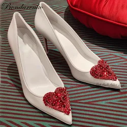 Décolleté in pelle bianca con cuore di cristallo 2023 estate nuove donne Glitter Falts scarpe punta a punta Hot pulcino Designer tacchi alti da sposa