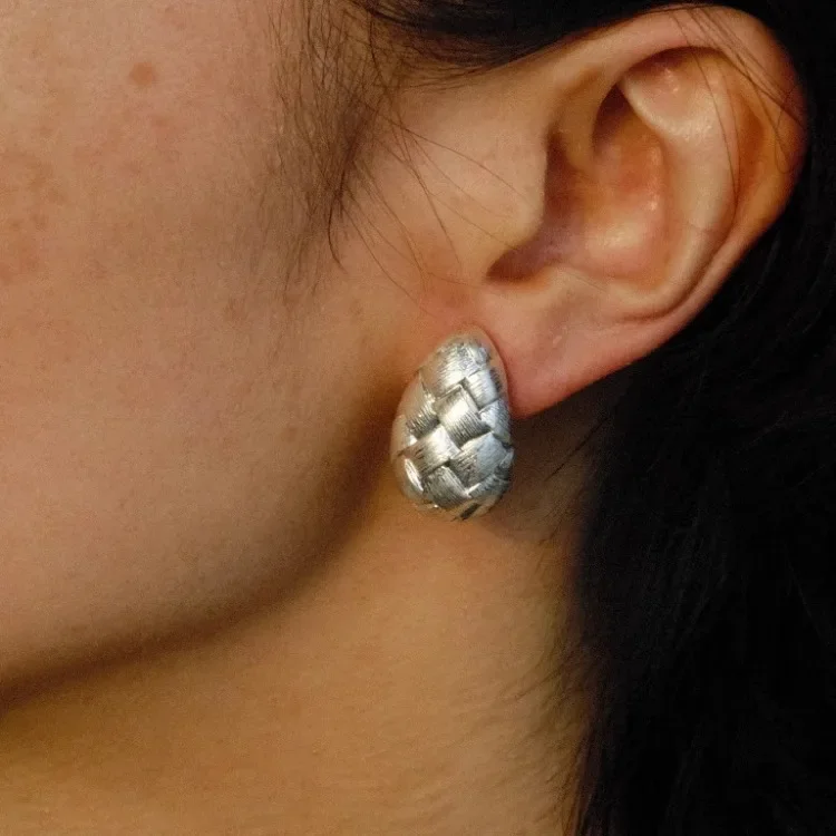

Handmade woven C-ring earrings, simple and versatile