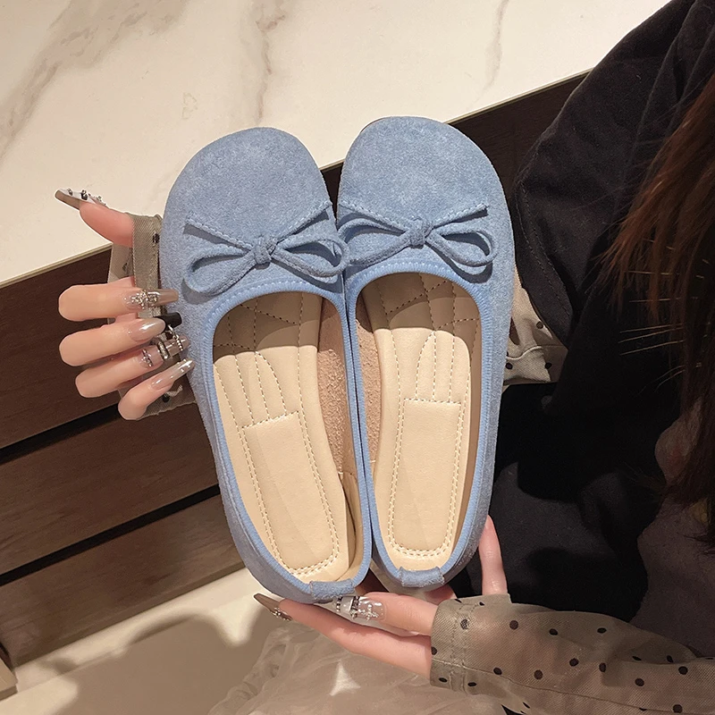 Damen Ballerinas mit Schleifendekoration, runder Zehenpartie, aus Wildleder, zum Hineinschlüpfen. – Detail 4