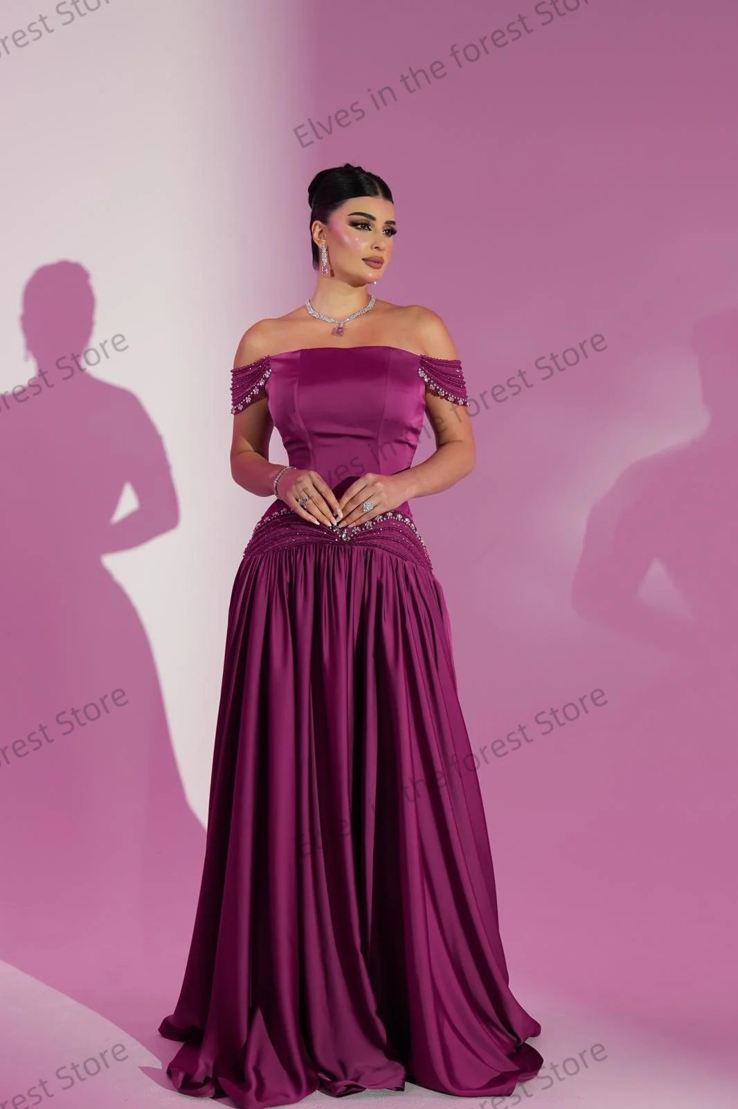 Eleganckie fioletowe suknie wieczorowe z odkrytymi ramionami, satynowe Vestido de Noche, szyte na miarę, zdobione koralikami, długość do podłogi, suknie na bal maturalny.