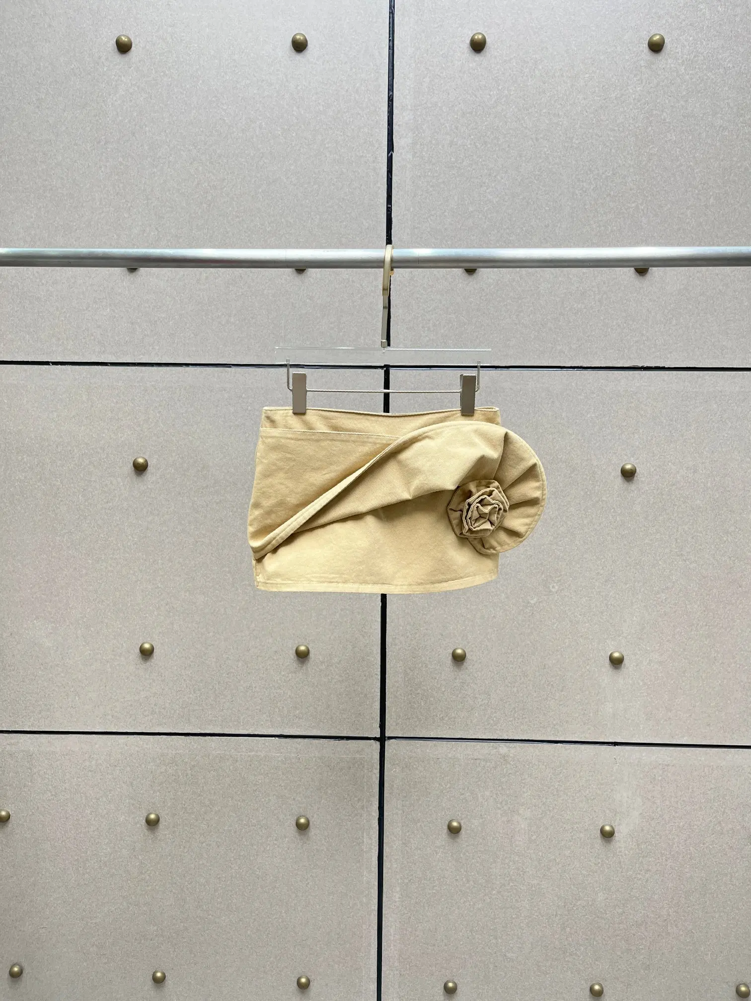 

Новое поступление 2023, высококачественная однотонная куртка в полоску с отложным воротником и одной пуговицей для офисной женской куртки