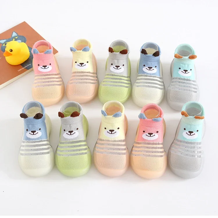 Zapatos de malla transpirables para niños, Calcetines antideslizantes para bebés, calcetines de dibujos animados para caminar