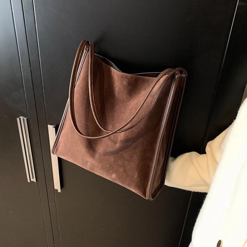 

Luxury Ladies Tote Bag Crafted From Fine Leather Featuring Classic Paris Style And High-End Look​