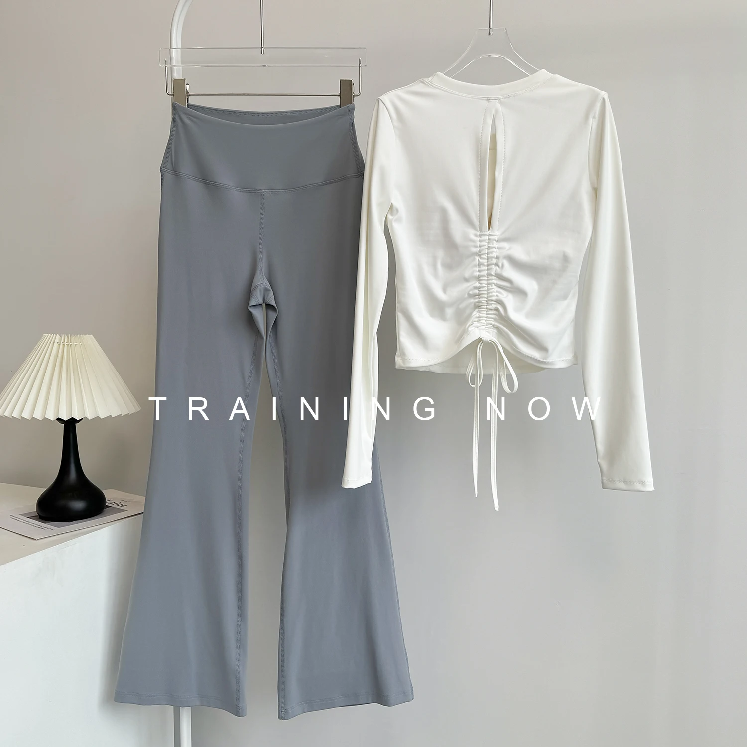 

Fashionable slimming fitness suit for women in autumn and winter new Pilates yoga clothing running belt chest pad long-sleeved