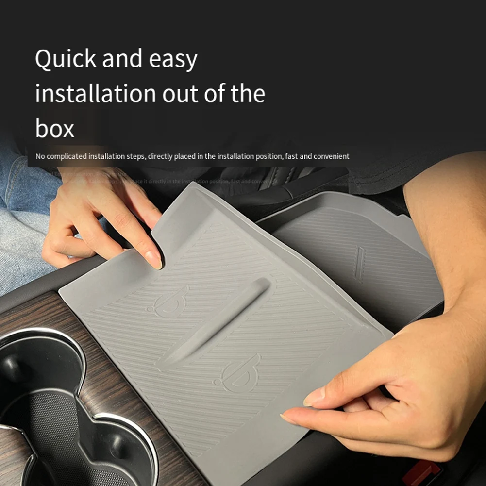 Tappetino antiscivolo per Tesla Nuovo modello SX 2023 Bracciolo posteriore Tappetino per caricabatterie wireless in silicone Copertura protettiva Parti di ricambio grigie-A6