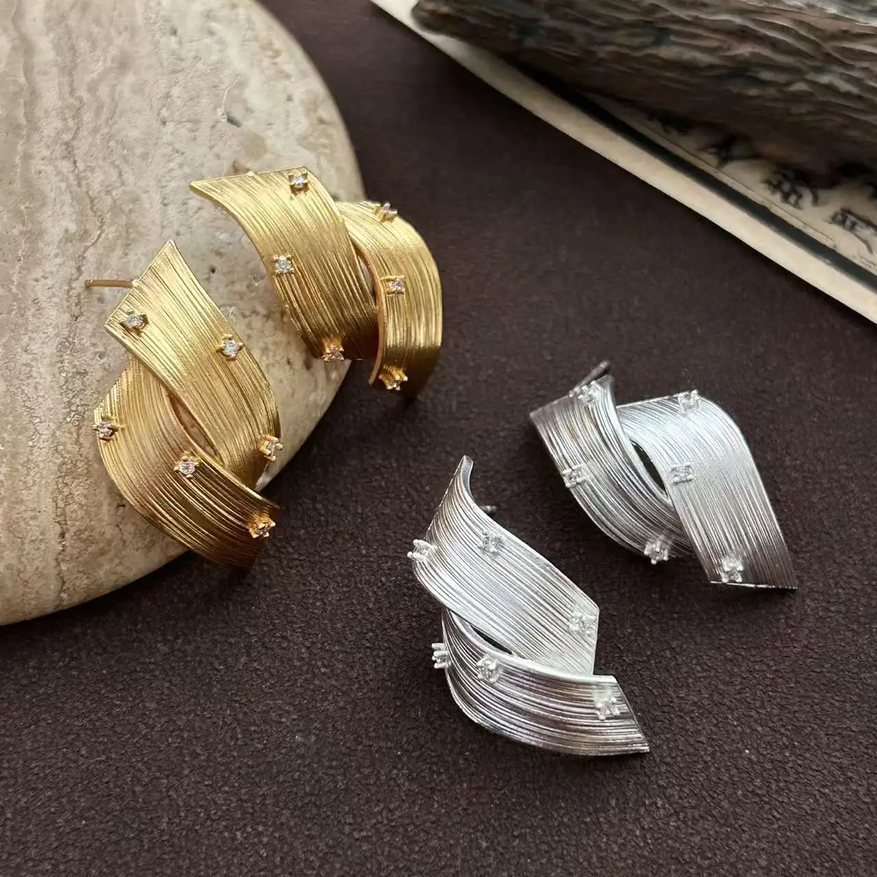 Retro brushed metal staggered twist earrings light luxury diamond-set geometric arc earrings niche high-end earrings women