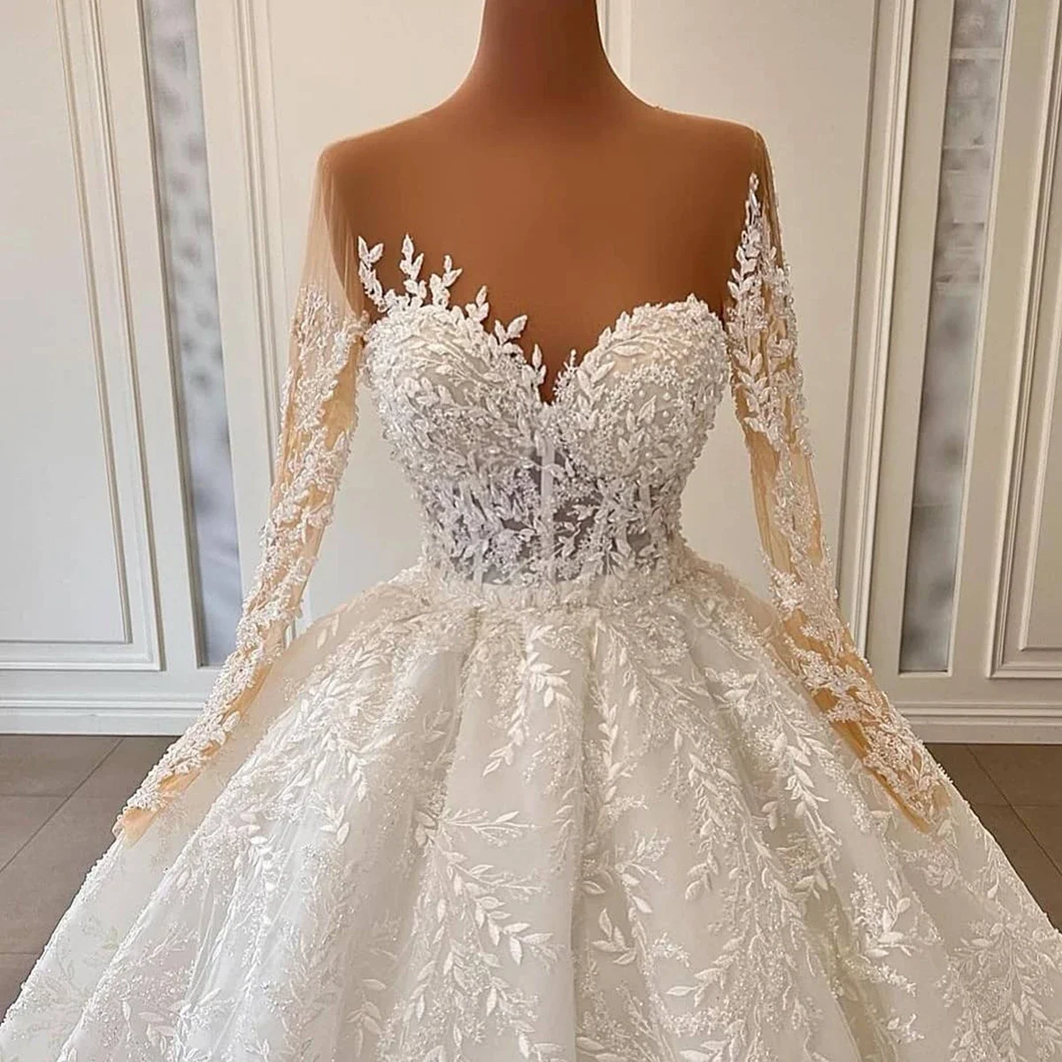 Flavinke Abiti da sposa classici personalizzati Applicazioni di foglie Nuovi abiti da sposa lunghi con scollo a cuore Treno Robe Vestido De Noiva Taglia