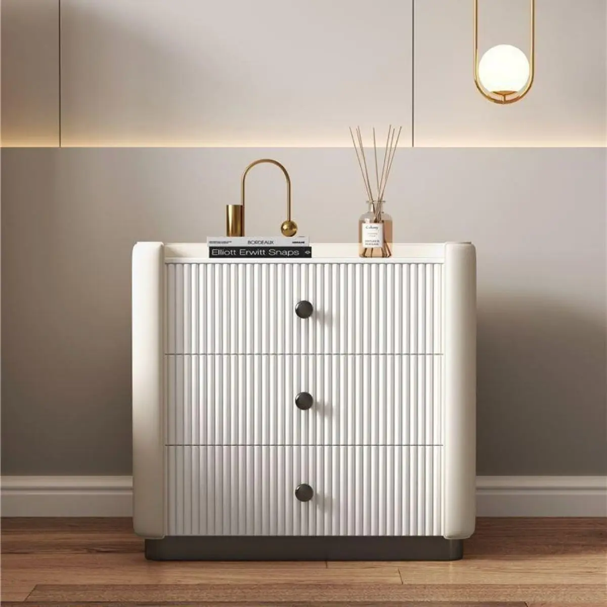 The bedside table is small and simple and has three layers of high appearance
