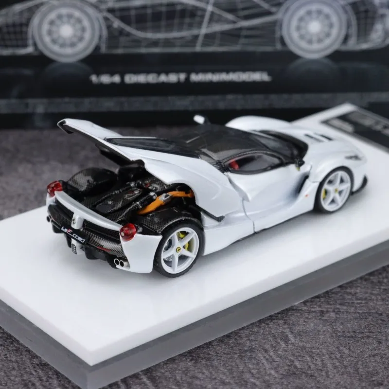 شارع باستر 1/64 LaFerrari F150 الأبيض APAxpo سبيكة موتور لعبة السيارة يموت الصب نموذج معدني جمع الصبي هدايا عيد الميلاد