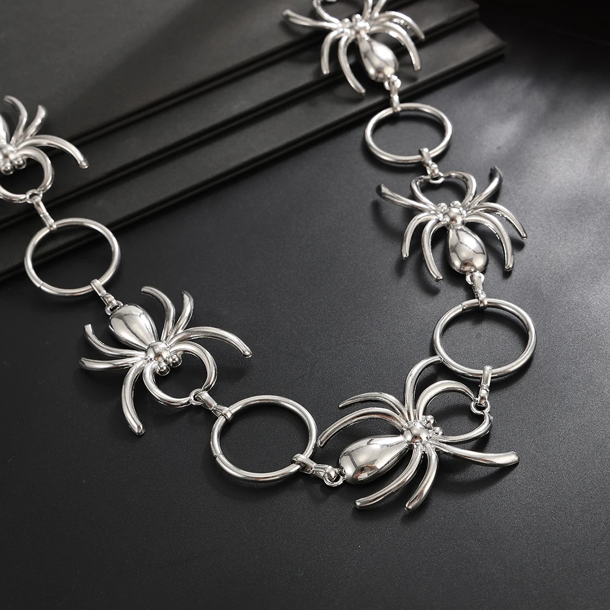 Ingemark Punk Gothic Silberfarbener Metall-Spinnen-Schlüsselanhänger für Männer, Persönlichkeits-Hosenkette für Jeans, Halloween-Schmuck-Accessoires – Detail 10