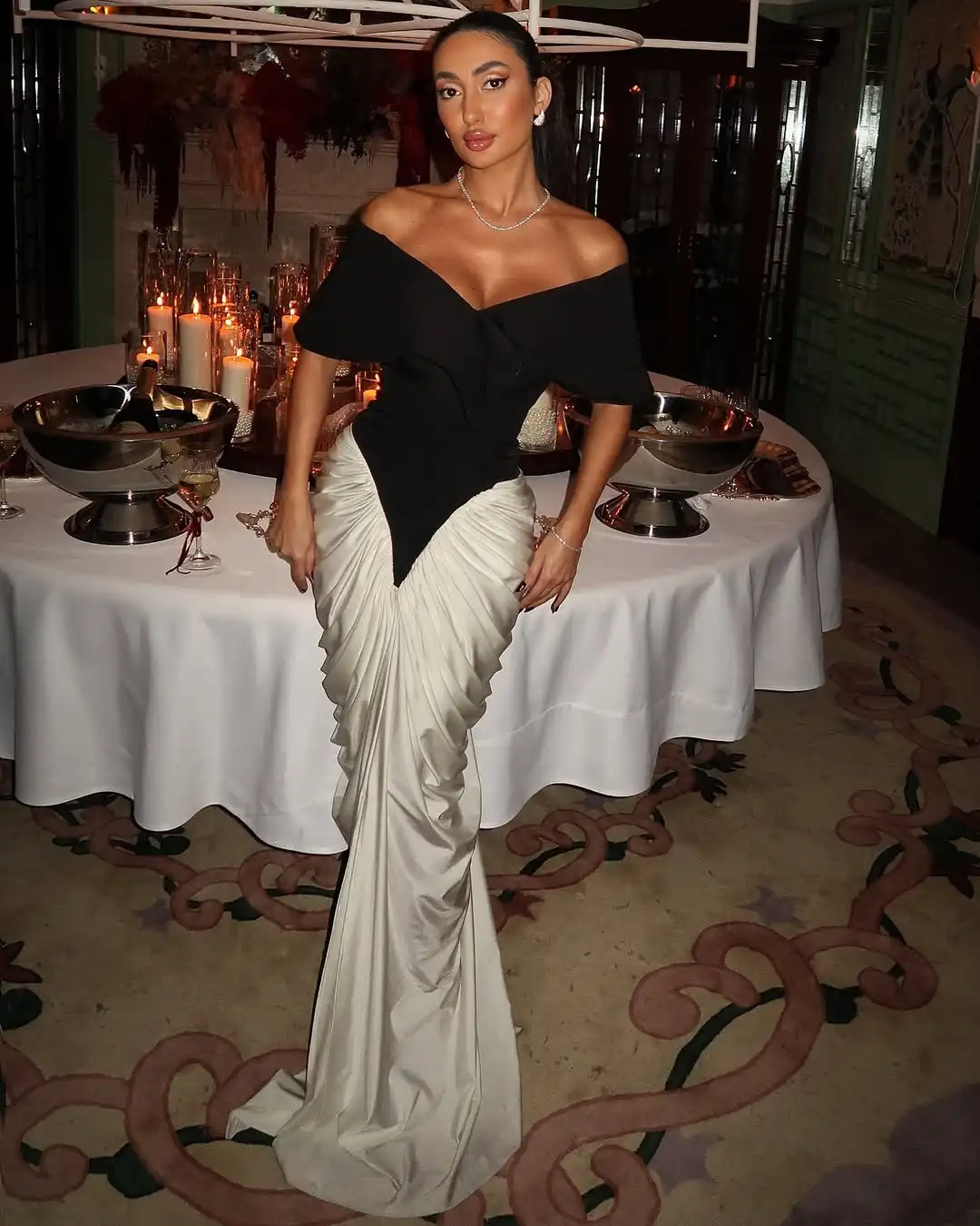 Cor bloqueando cetim plissado maxi vestido feminino moda manga curta fora do ombro cintura cinching vestidos finos senhora 2025 vestido de festa