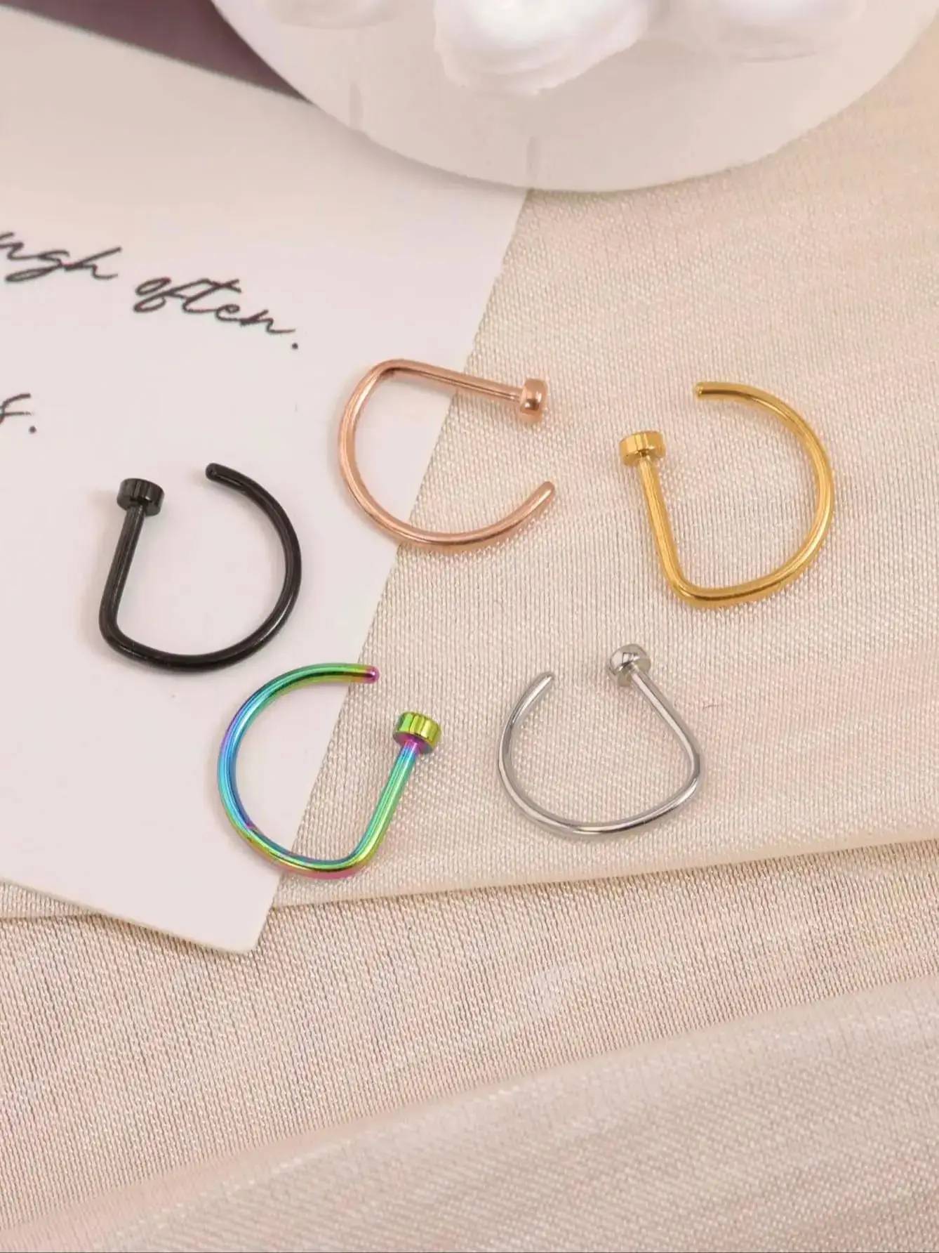 Nowe zakrzywione sztangi sztuczne przekłuwanie nosa w kształcie litery D Tragus Helix kolczyk obręcz przegroda ze stali nierdzewnej pierścień biżuteria do ciała nozdrza — zdjęcie 2