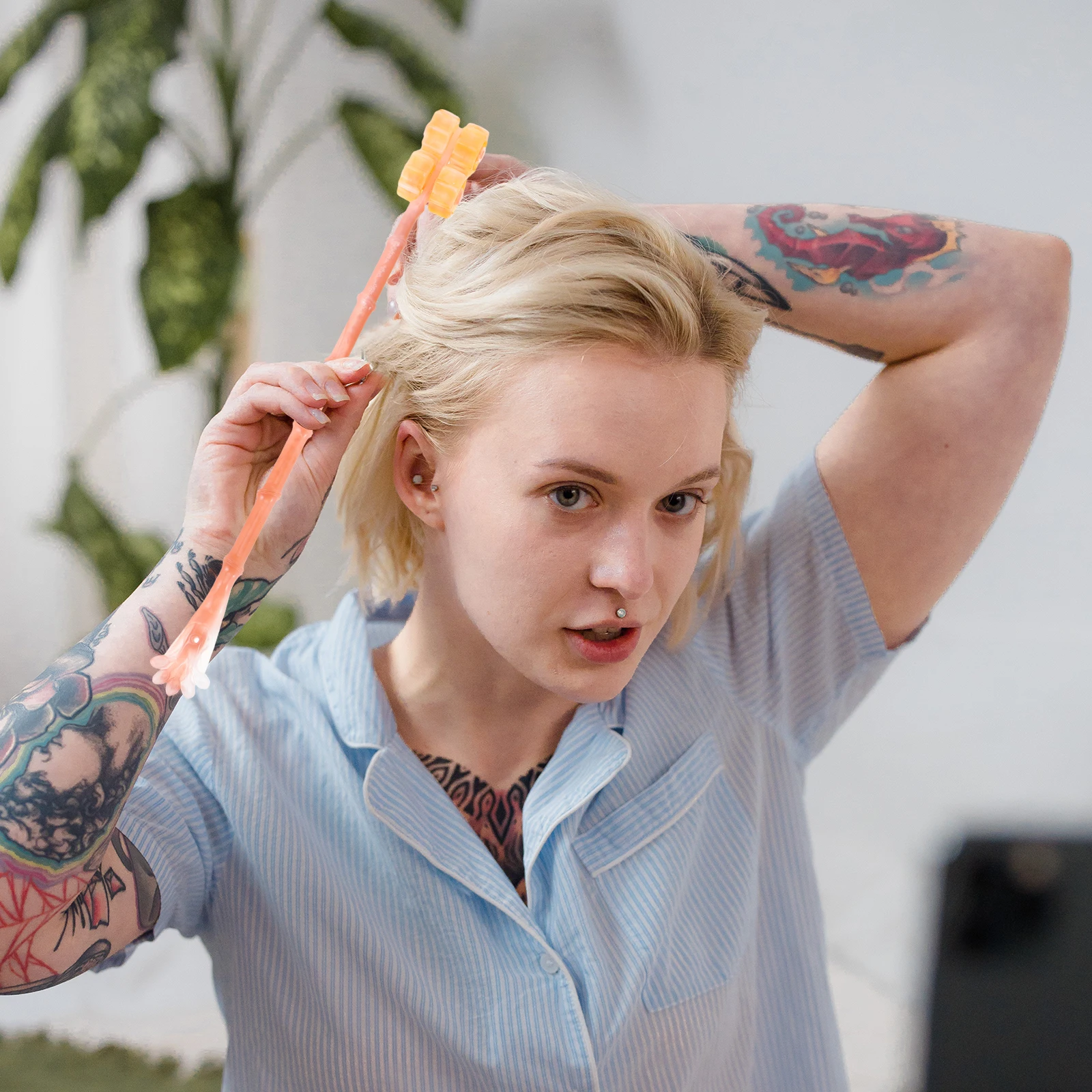 

4 шт. роликовый массажер для царапин на спине, четыре колеса, пластиковый инструмент, царапатель для кожи головы, прочный, практичный, легкий, портативный