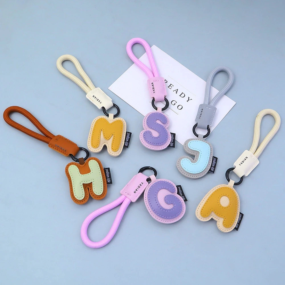 1Pc Lovely A-Z Letter Keychain Creative PU Leather Alphabet Keyring Handbag Ornament Car Trinket Accessories Gifts Souvenir