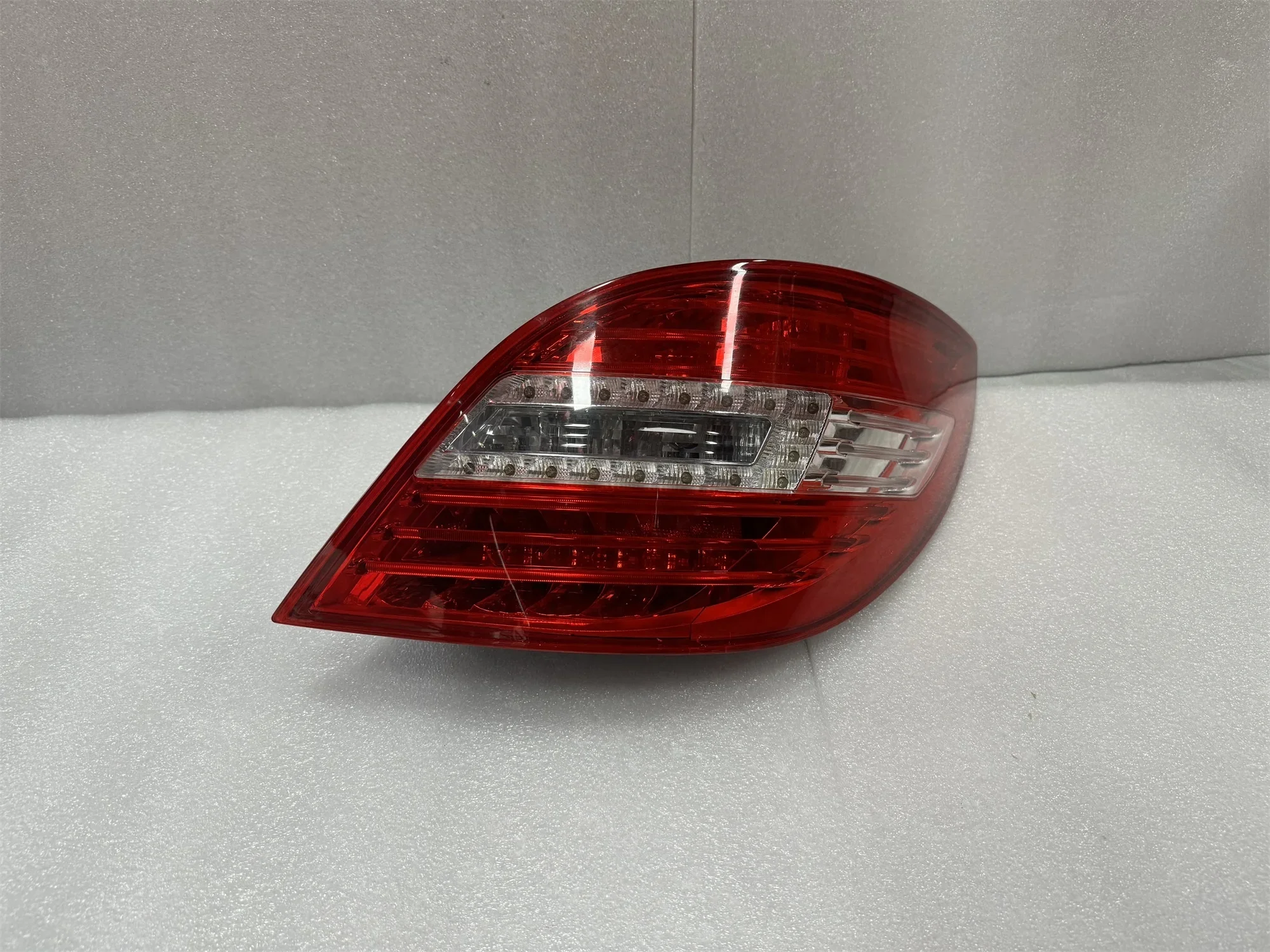 

Factory Hot Selling Original Combination Taillights Suitable For R-class W251 Taillights 2014-2016 W251 LED Tailli