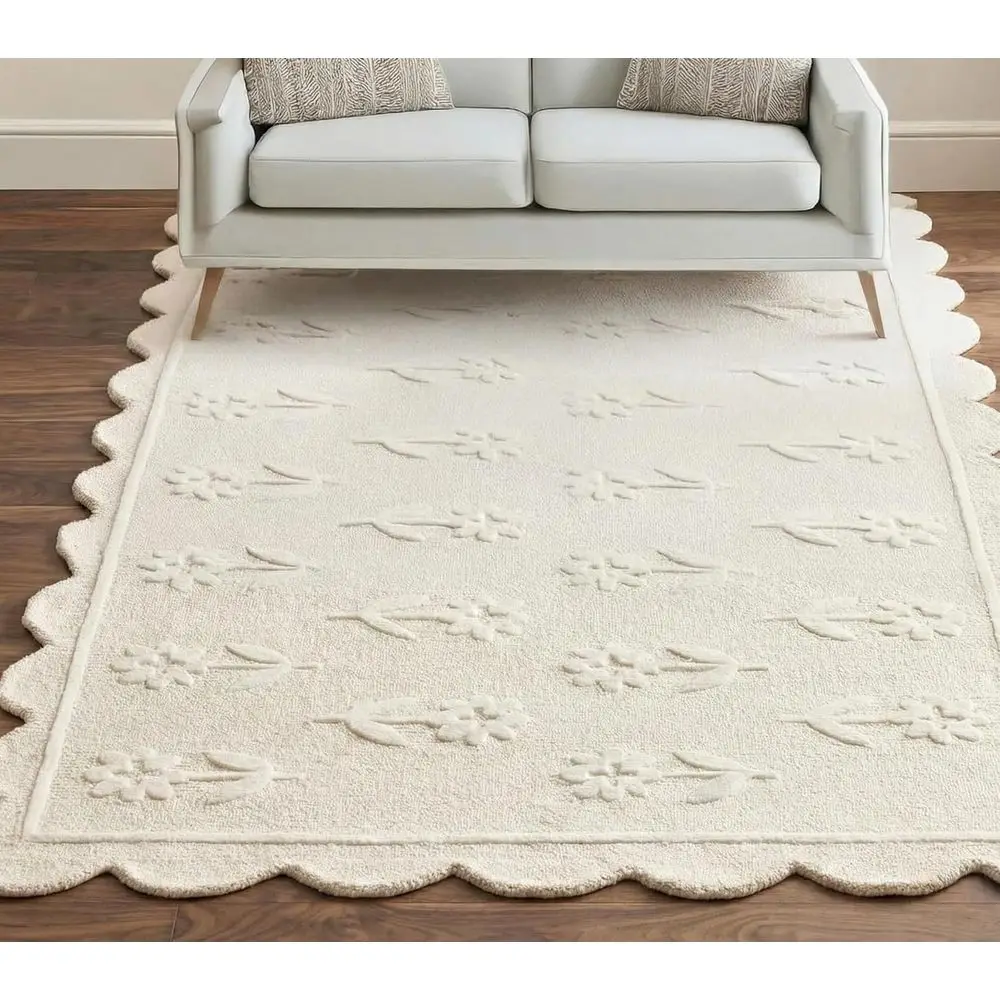 

Luxury Hand-Tufted Wool Rugs with Scalloped Edges, 7' x 10' U-Shape, White for Living and Bedroom