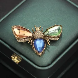 Vintage Butterfly Rhinestone Brooch Women Crystal Insect Breast Pin Champagne Color Corsage Ladies Party Dress Ornaments Jewelry