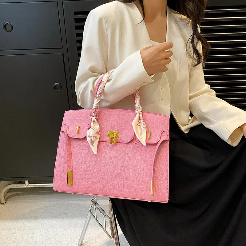 

Stylish Messenger Bag For Ladies, Water-Resistant Leather Handbag With Multiple Pockets, Popular Shoulder Bag