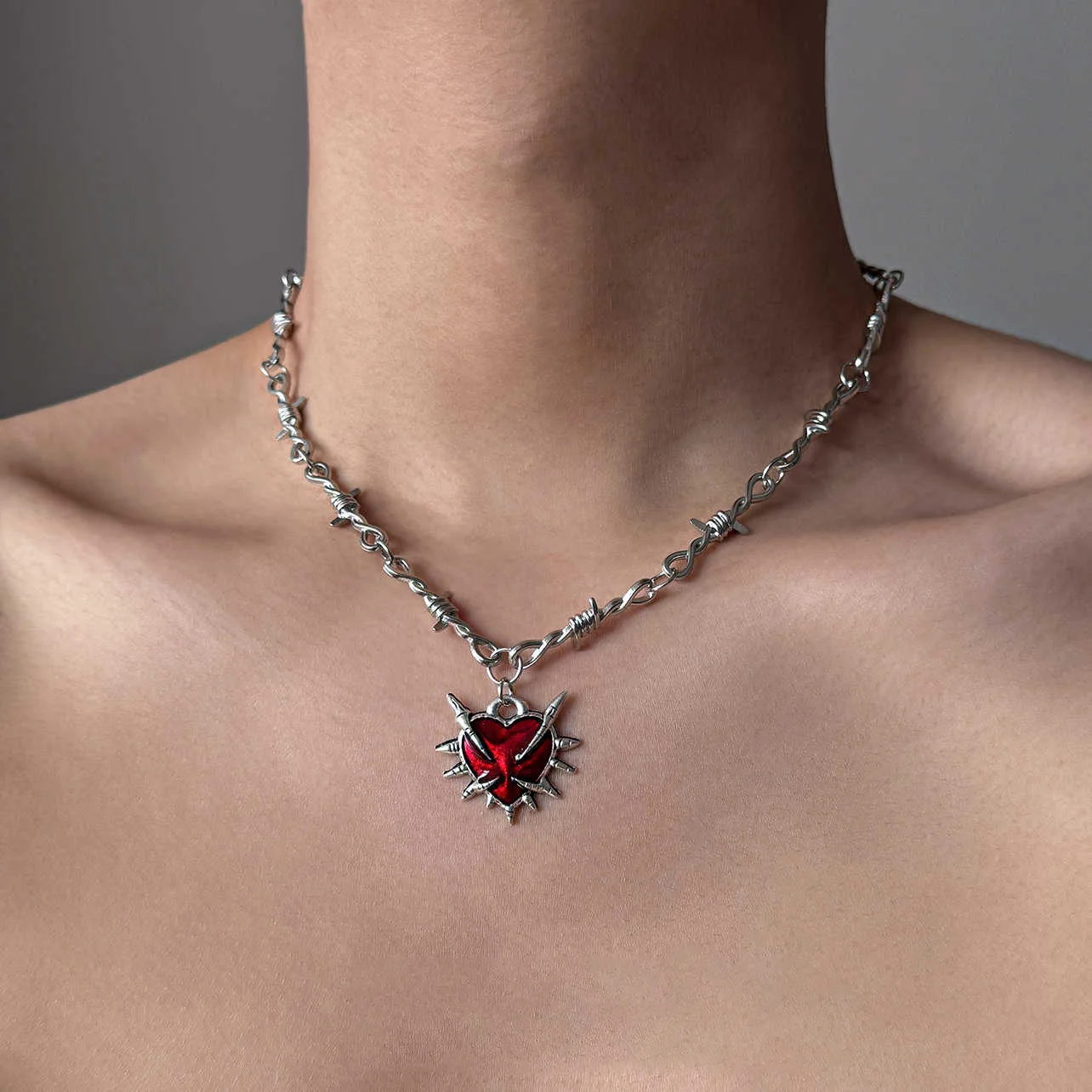 Y2k القوطي الشوك فتاة باردة القوطية الصليب الأحمر القلب قلادة القلائد للنساء خمر شوكة سلسلة مجوهرات الهالوين #2