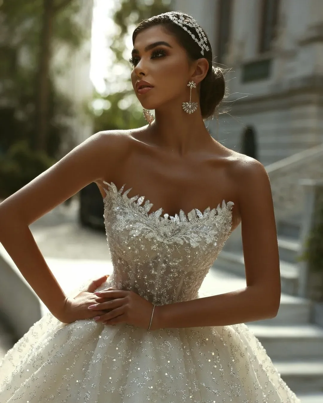 Elegant Strapless Wedding Dresses Ball Gown Sleeveless Sequined Lace Appliques Vestido De Noiva Custom Made Bridal Dress 2024