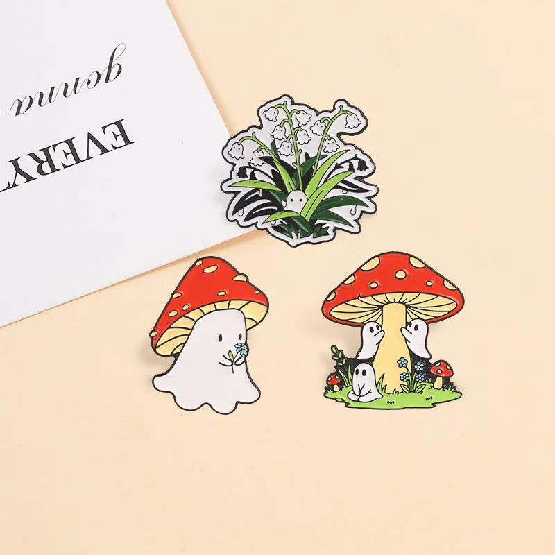 Pilz-Anstecknadeln im Cottagecore-Stil, Niedliche Gruselige Emaille-Pins, Cartoon-Hexen-Elfen-Reversbroschen, Lustige Geister-Accessoires als Geschenk – Detail 2