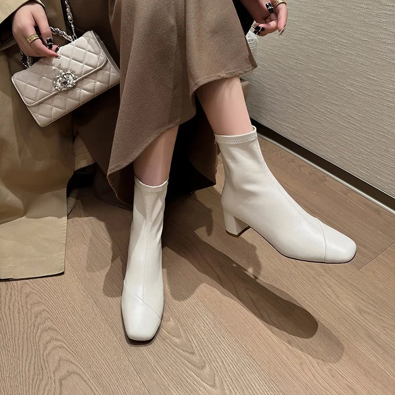 Arden Furtado 2024 Autumn Cowhide Short boots Square-head Back zipper Chunky heels Modern boots Simple style Large size boots