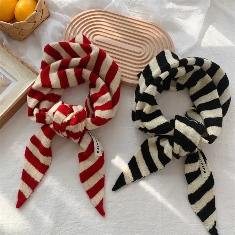 Koreanischer Streifen-Dreiecksschal aus 100 % Wolle, dreieckiger Schal für Männer und Frauen, britisches Nischen-Kopftuch, gestrickt, multifunktionaler warmer Schal – Detail 4
