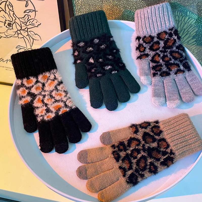 1Pair Winter Knitted Gloves Cute Women Full Finger Cycling Gloves Leopard Print Gloves For Women Touch Screen With Fleece