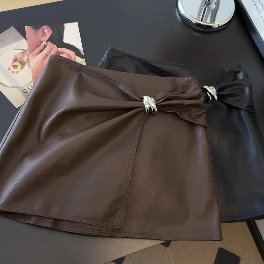 

PU leather skirt autumn and winter new Korean sweet and spicy style hip design fashion high waist thin a word short skirt