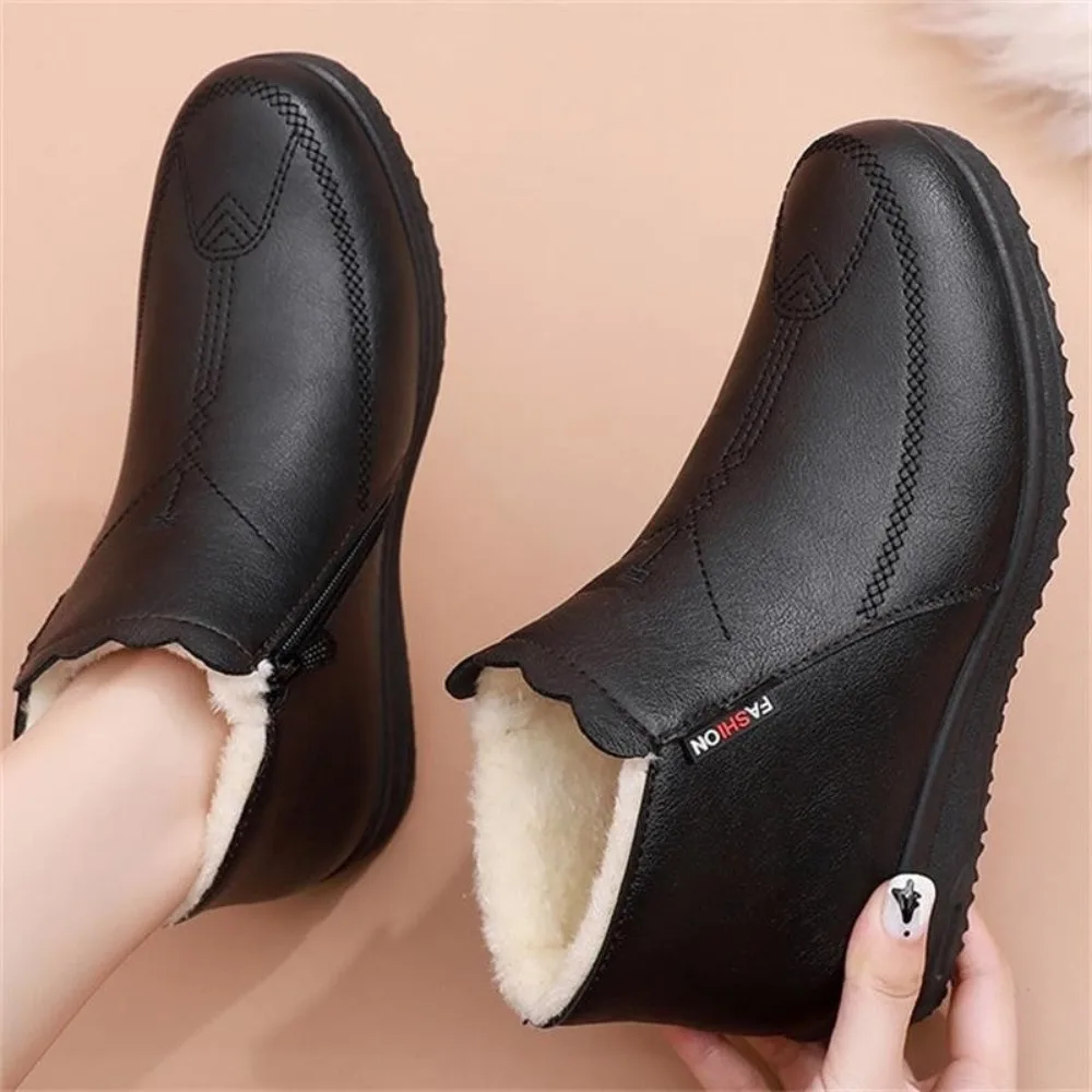 أحذية الأم أحذية قطنية في منتصف العمر شتاء لينة سوليد حذاء من الجلد المسنين أحذية نسائية بالإضافة إلى الأحذية الجلدية المخملية #5